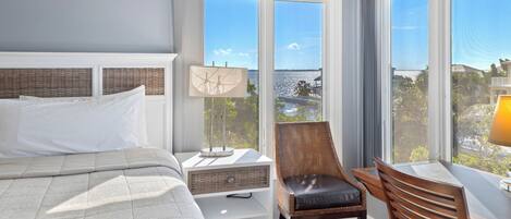 2 slaapkamers, een bureau, een strijkplank/strijkijzer, gratis wifi