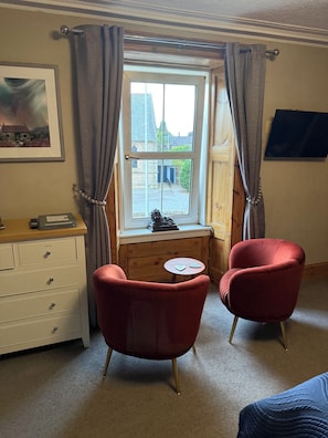 Desk, iron/ironing board, free WiFi - Dionard Guest House (Inverness)
