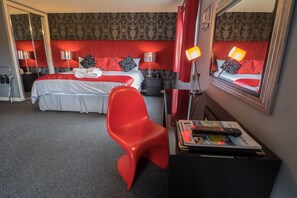 Double Room (Room5) | Desk, iron/ironing board, free WiFi - Dionard Guest House (Inverness)