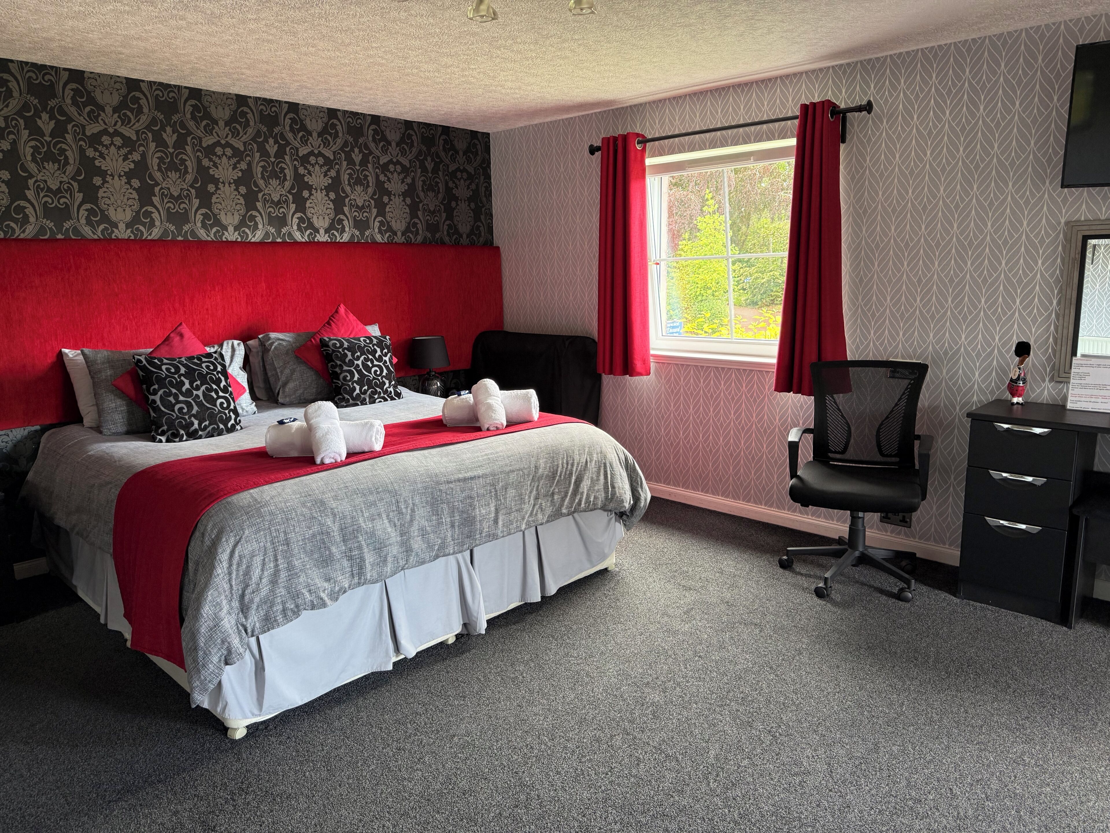 Double Room (Room5) | Desk, iron/ironing board, free WiFi