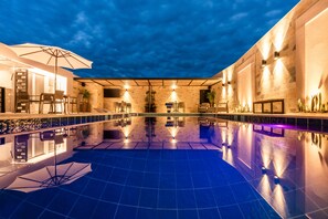 Outdoor pool, open 10:00 AM to 10:00 PM, sun loungers - Hotel Elite (Barrancabermeja)