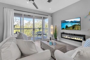 Télévision, cheminée