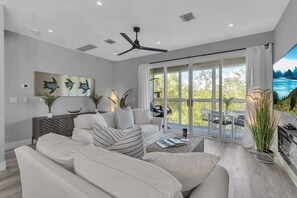 Télévision, cheminée