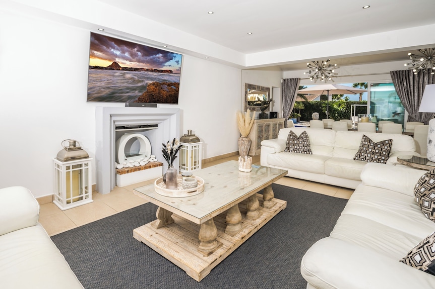 Experience Unrivalled Luxury: Private 6-bed Villa Escape With Hot Tub, Bar, Wifi - Jávea
