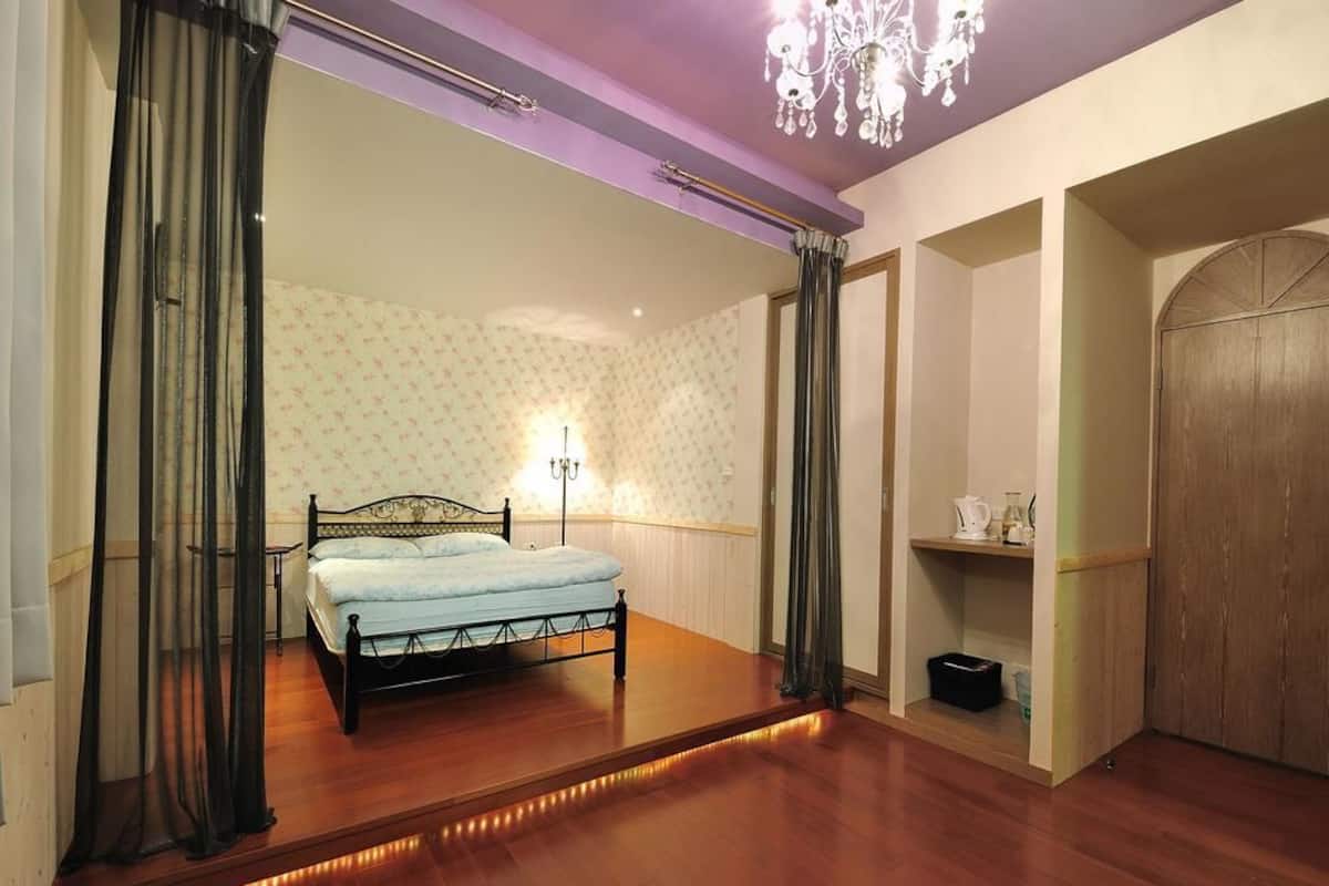 Quadruple Room | Desk, blackout drapes, free WiFi, bed sheets