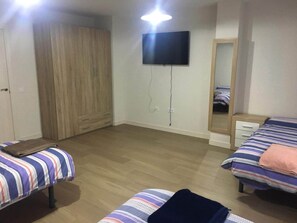 3 bedrooms, bed sheets