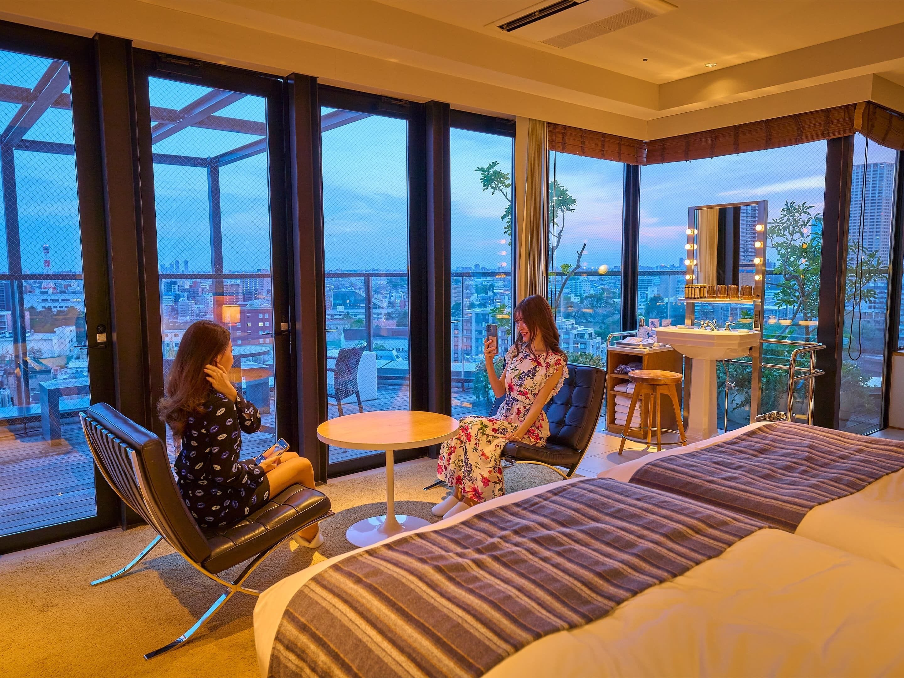 Penthouse | Down duvets, free WiFi, bed sheets