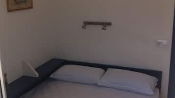 2 habitaciones, tabla de planchar con plancha, wifi y ropa de cama