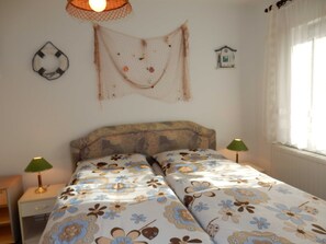 2 bedrooms, bed sheets
