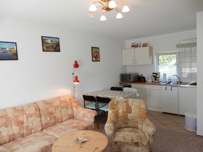 TV - Apartment / Hof - FeWo WE 6402 Holiday u Fishing on Rügen-quiet location, Garden! (Trent)