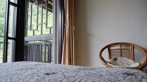 Quarto duplo standard, sacada | Quartos à prova de som, Wi-Fi de cortesia