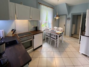 Fridge, oven, dishwasher, high chair - Apartment Seestern - holiday house See - Hedgehog FW Seestern (Kronsgaard)