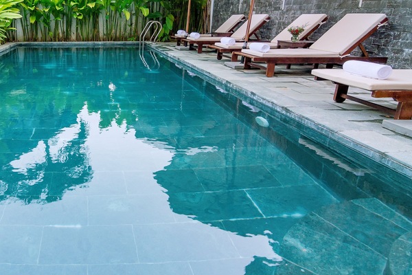 Kolam renang terbuka