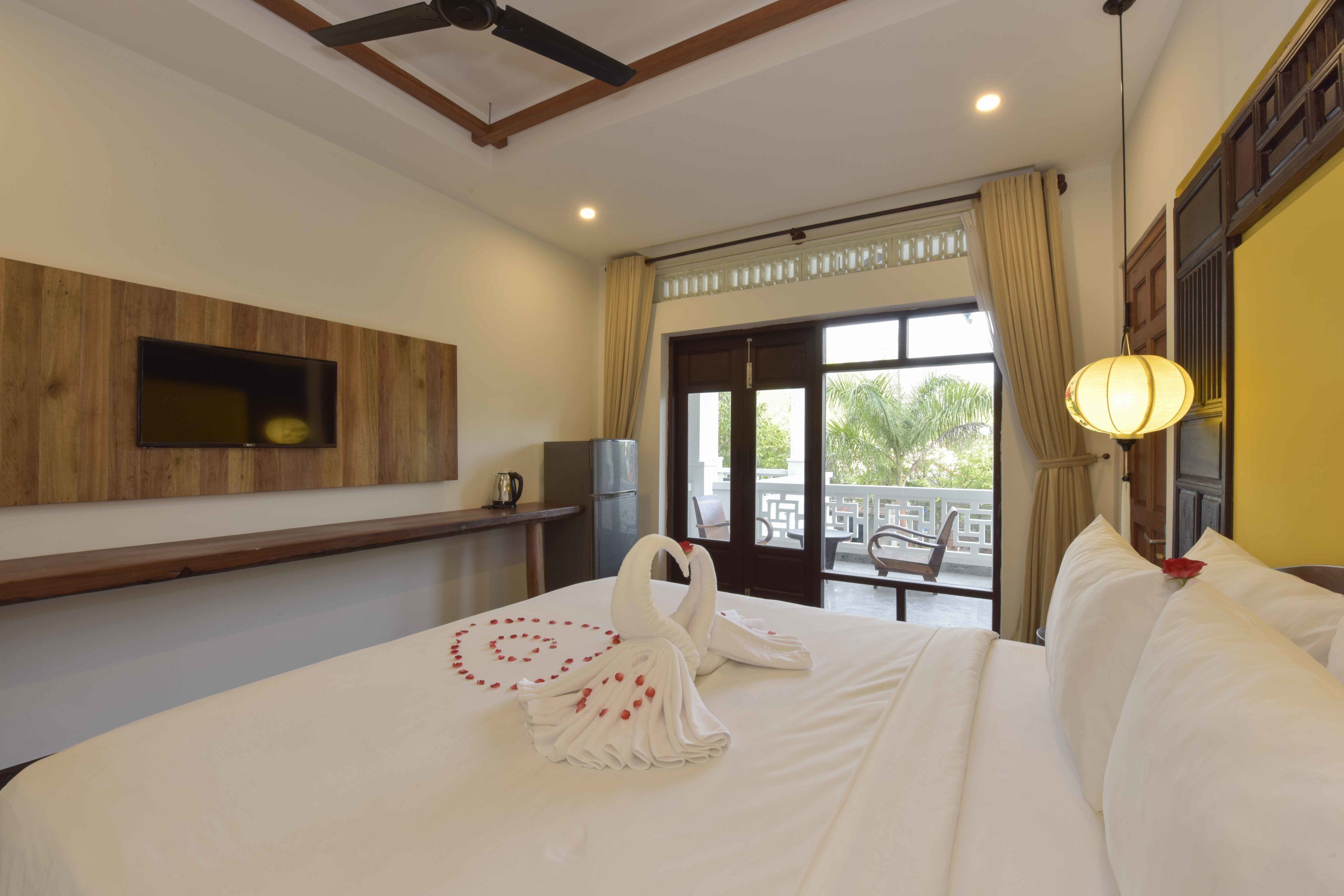 Junior Suite, Balcony | Minibar, in-room safe, desk, free WiFi
