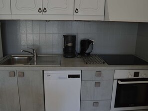 Kühlschrank, Mikrowelle, Ofen, Geschirrspüler