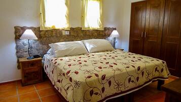 Traditional Studio, 1 King Bed | 1 bedroom, free WiFi