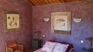 A bedroom with a bed, two nightstands, a chair, and two wall-mounted lamps. - Nice cottage in the Luberon Regional Park (Viens)
