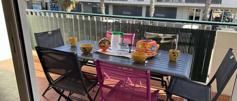 屋外ダイニングエリア