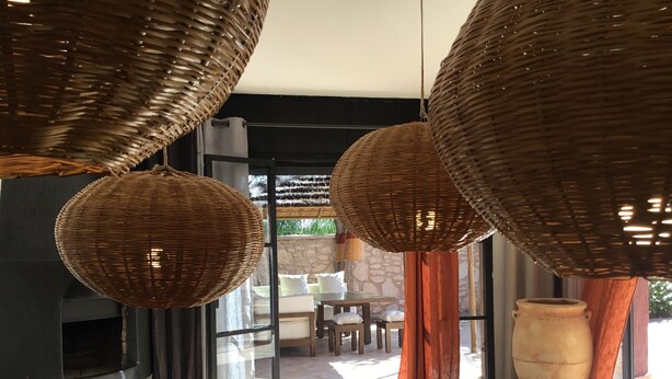 A room with wicker hanging lamps, a large vase, and a view of the outdoors. - Casbah d'architecte,Chic et Luxe, 305 comments 5*,Optional meals and massages (Essaouira)