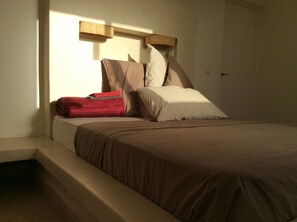 3 bedrooms, soundproofing, iron/ironing board, travel cot