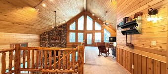 Brown Bear Cabin*Private HotTub, 5Br, Sleeps 14, Wifi