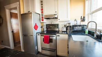 冰箱、微波炉、烤箱、炉灶