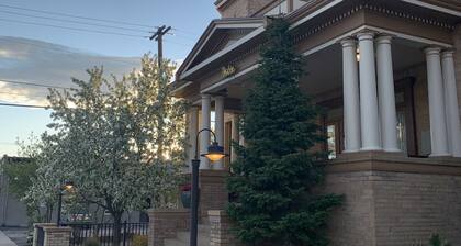 Charming & Historic Babs Condo- On Hip Strip & Walking Distance to Downtown!