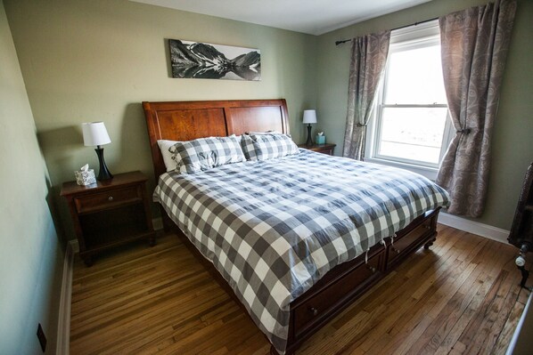 1 habitación, tabla de planchar con plancha, wifi gratis y ropa de cama 