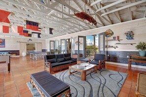 Interior - Great views, swimming pool, boardwalk to the beach, picnic tables, play area, co (Port Aransas)