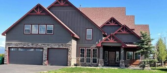 Gorgeous 5+ Bedroom Home w/ Hot Tub, Near Tamarack