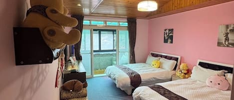 스탠다드 쿼드룸 | 책상, 암막 커튼, 간이 침대, 무료 WiFi