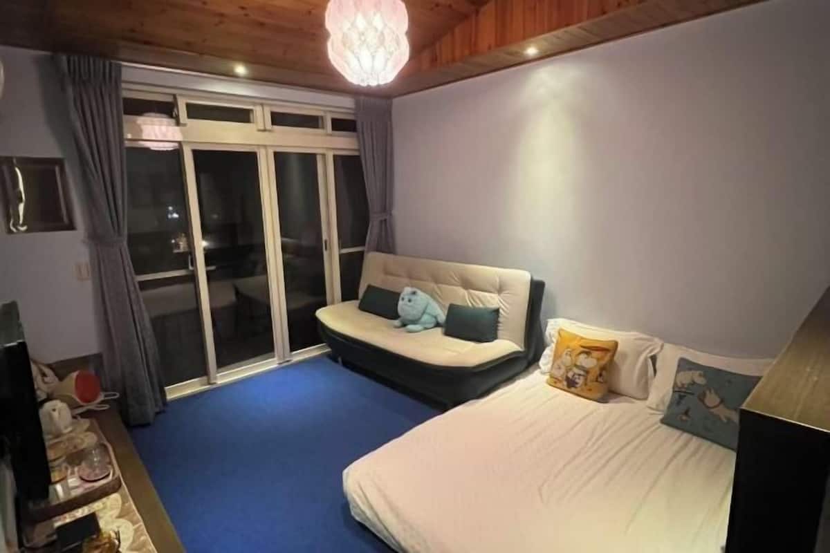 Blackout curtains, free WiFi, bed sheets