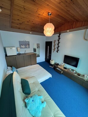 Phòng đôi Tiêu chuẩn | Bàn, màn/rèm cản sáng, giường gấp/giường phụ (phụ phí)