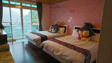 Standard Quadruple Room | Desk, blackout drapes, rollaway beds, free WiFi
