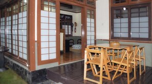 Villa, 3 Bedrooms, Garden View | In-room dining - Villa Kota Bunga Ade (Cipanas)