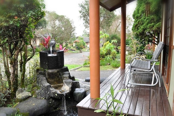 Vila, 4 quartos | Terraço/pátio