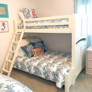 2 chambres, fer et planche à repasser, lit parapluie, Wi-Fi gratuit