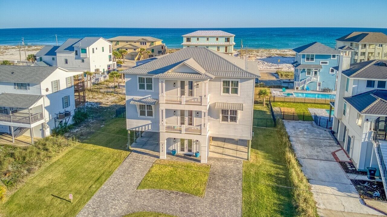 Incredibly Gorgeous Gulf View Home w/Pool; Spacious kitchen. Pets Welcome.