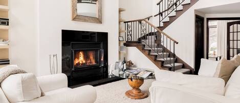 Smart TV, fireplace, stereo