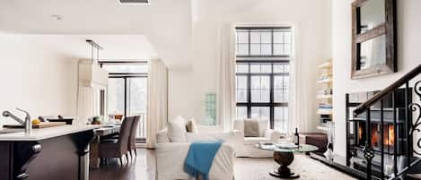 Smart TV, fireplace, stereo