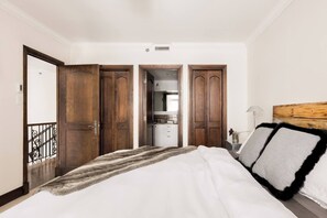 3 bedrooms, iron/ironing board, travel crib, free WiFi