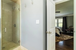 3 chambres, fer et planche à repasser, lit parapluie, Wi-Fi gratuit