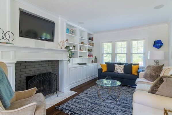 TV, fireplace, offices