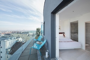 In-room safe, desk, WiFi, wheelchair access