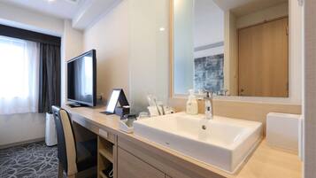 Camas com colchões pillow-top, cofres nos quartos, escrivaninha