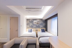 Camas com colchões pillow-top, cofres nos quartos, escrivaninha