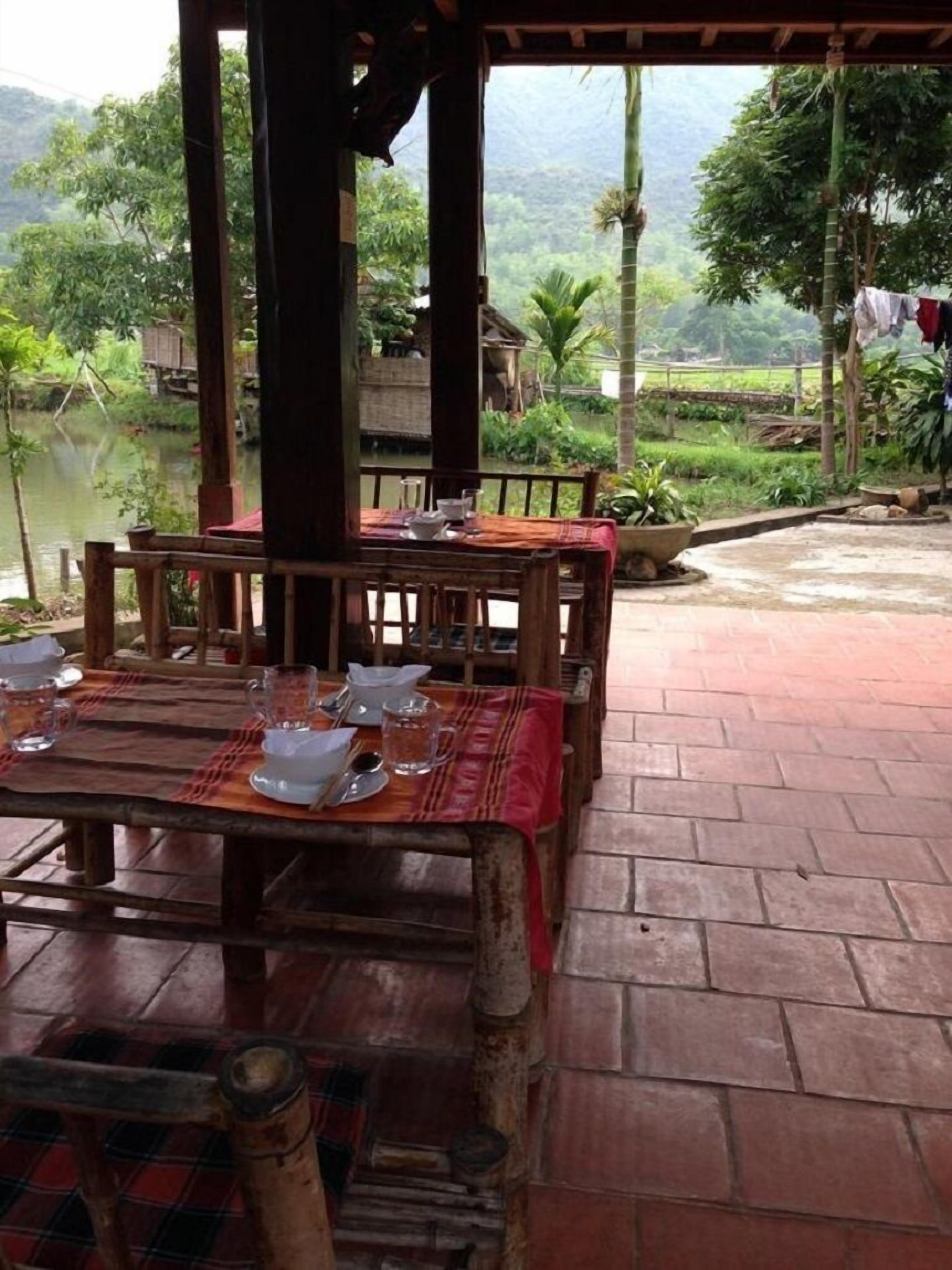 Breakfast, lunch and dinner served