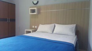Standard Double Room, 1 Double Bed, Garden View | Living room