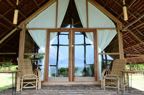 Lều truyền thống, 1 giường cỡ king, quang cảnh bãi biển, sát bãi biển | Bàn ủi/dụng cụ ủi quần áo, giường gấp/giường phụ (phụ phí) 