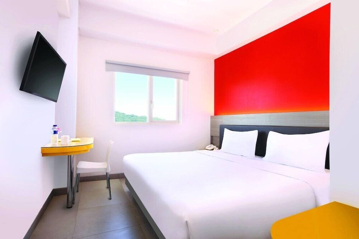 In-room safe, desk, free WiFi, bed sheets